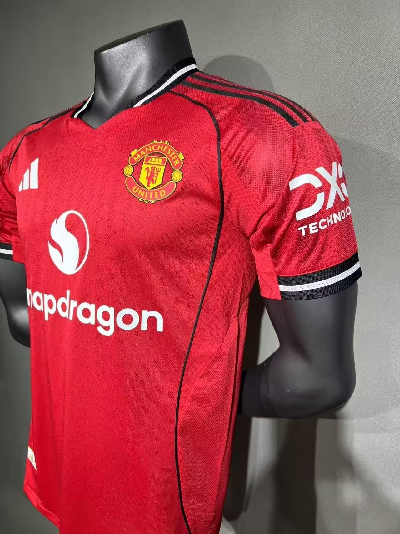 Manchester United Home 2025/2026 Player Issue