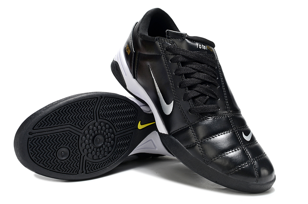 Total 90 IC Black / White