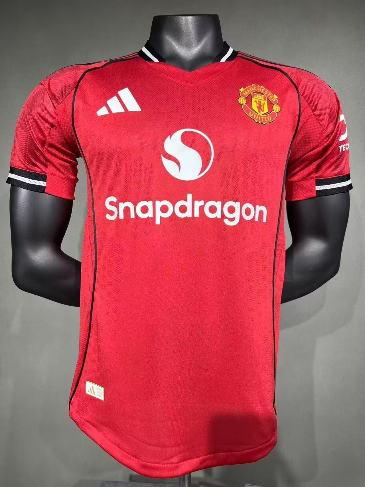 Manchester United Home 2025/2026 Player Issue